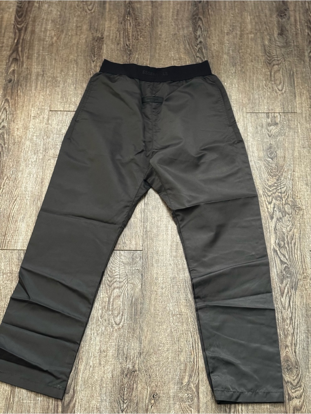 FEAR OF GOD ESSENTIALS
ESSENTIALS STORM PANT - IRON